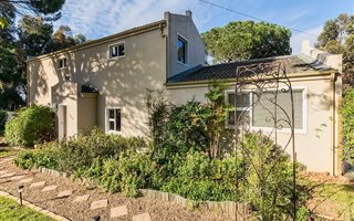 5 Bedroom House in Somerset West Central