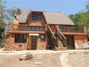 5 Bed Townhouse in Buffelspoort