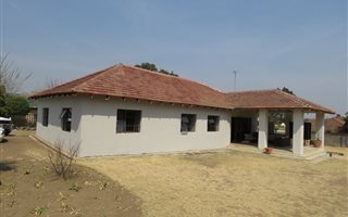 4 Bedroom House in Lombardy East