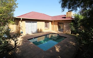 3 Bedroom Townhouse in Maroeladal