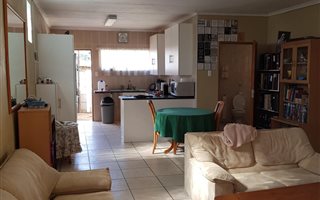 2 Bedroom Garden Cottage in Woodmere