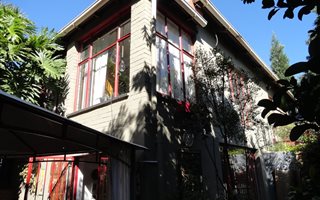 3 Bedroom House in Kensington