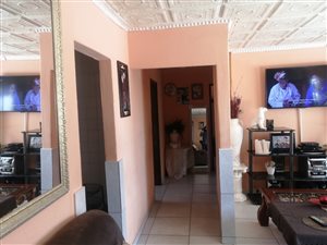 2 Bed House in Duduza