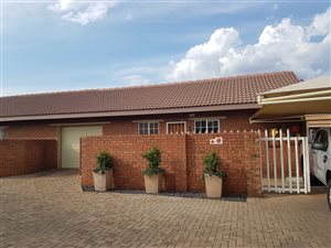 1 Bed Townhouse in Middelburg South
