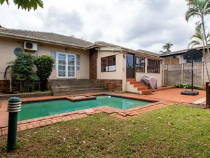 3 Bed House in Manor Gardens