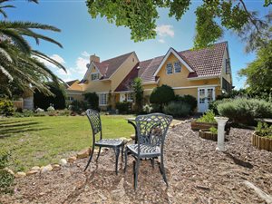6 Bed House in Bergvliet
