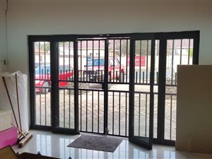 100 m² Commercial space in Jansen Park