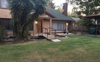 5 Bedroom House in Van Riebeeck Park