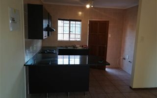 2 Bedroom Cluster in Kyalami Hills