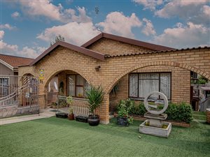 7 Bed House in Raisethorpe