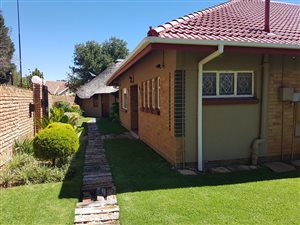 5 Bed House in Songloed