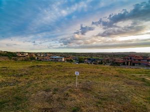 808 m² Land available in Eagle Canyon Golf Estate