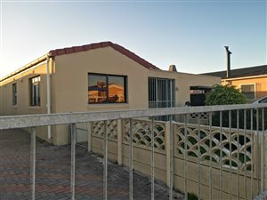 3 Bed House in Grassy Park