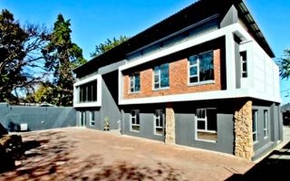 673 m² Commercial space in Parktown North