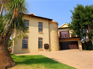4 Bed House in Ruimsig