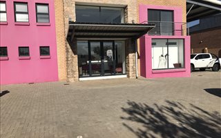701 m² Industrial space in Willow Park Manor
