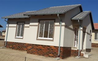 2 Bedroom House in Vanderbijlpark CE3