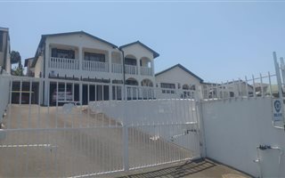 6 Bedroom House in Umhlatuzana