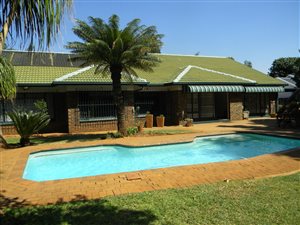 4 Bed House in Die Wilgers