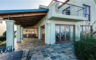 5 Bedroom House in Oubaai and surrounds