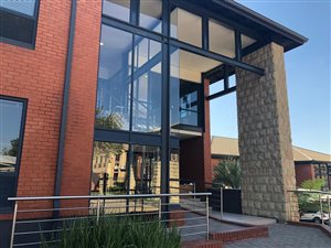 578 m² Commercial space in Senderwood