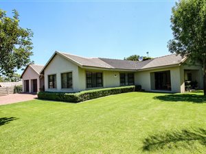 5 Bed House in Hutten Heights