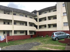 2 Bed Flat in Montclair