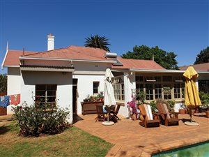 300 m² Commercial space in Hatfield