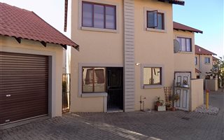 2 Bedroom Townhouse in Country View Estate