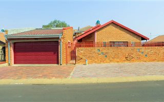 3 Bedroom House in Lenasia South