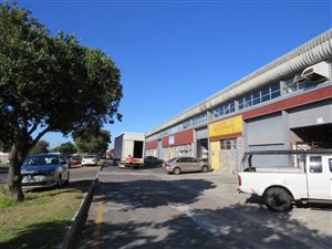 200 m² Industrial space in Retreat
