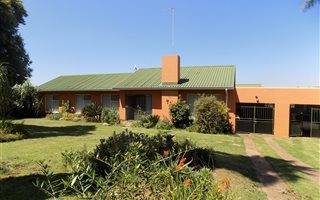 4 Bedroom House in Signal Hill