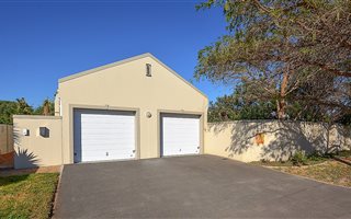 3 Bedroom House in Sunningdale