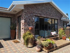 3 Bed House in Fraaiuitsig