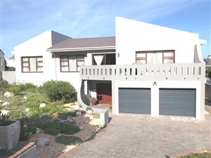 4 Bed House in Hermanus Heights