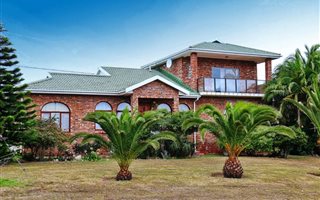 4 Bedroom House in Fraaiuitsig