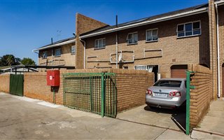 3 Bedroom Duplex in Dersley