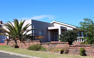 5 Bedroom House in Dana Bay