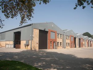 380 m² Industrial space in Princess AH