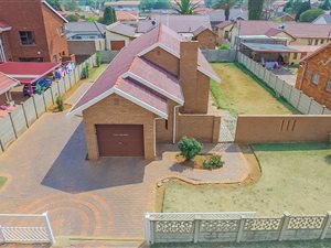 4 Bedroom House in Lenasia South