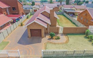 4 Bedroom House in Lenasia South