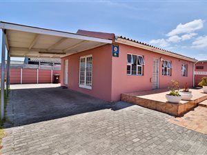 4 Bed House in Pelikan Park