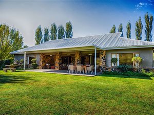 34.6 ha Smallholding in Himeville