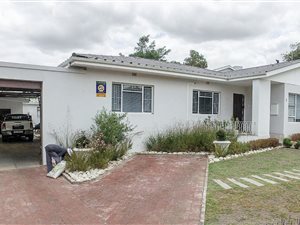 4 Bedroom House in Paarl