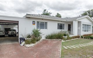 4 Bedroom House in Paarl