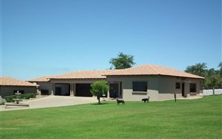 8 Bedroom House in Honingklip AH