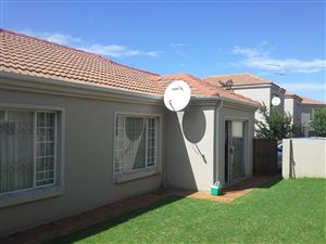 3 Bed Apartment in Grobler Park