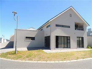 3 Bedroom House in Sandbaai