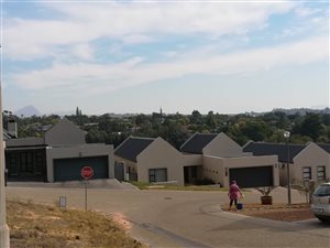493 m² Land available in Berg En Dal