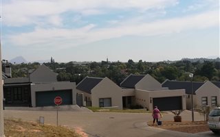493 m² Land available in Berg En Dal